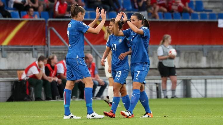 v.li.: Cecilia Salvai (Italien, 2), Elisa Bartoli (Italien, 13), Alia Guagni (Italien, 7), jubeln über das Tor zum 1:1, Jubel, Torjubel, Torerfolg, celebrate the goal, goal, celebration, Jubel ueber das Tor, optimistisch, Action, Aktion, Fussball, UEFA Women s EURO 2017, Deutschland - Italien, xozx