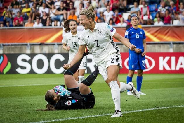TILBURG - 21-07-2017. EK vrouwenvoetbal, Woman s Euro 2017, groepswedstrijd Duitsland - Italie. Vreugde na treffer bij Josephine Henning. Duitsland - Italie  Copyright: xToinxDamenx 1652285