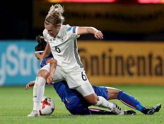 Niederlande, Tilburg, Willem II Stadion, 21.07.2017, Fußball, UEFA WEURO, Deutschland - Italien Bild: v. lk. Barbara Bonansea (Italy, 11) und Kirstin Demann (Deutschland, 6) Copyright: HMBxMedia xHeikoxBecker
