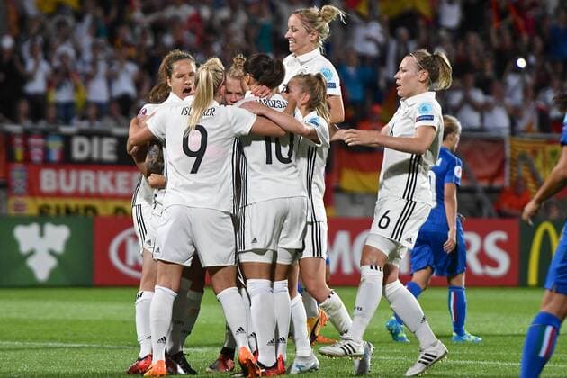 Germany Women v Italy UEFA Women s Euros 2017 Babe Peter of Germany (2nd left) celebrates scoring their second goal from the penalty spot to make it Germany 2 Italy 1 during the UEFA Women s Euros 2017 match at Koning Willem II Stadion, Tilburg Copyright: xKristianxKanex FIL-10422-0052 UK Newspapers OUT