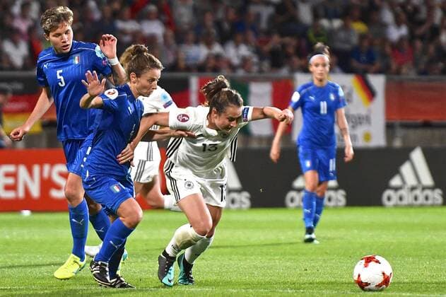 Germany Women v Italy UEFA Women s Euros 2017 Sara Däbritz of Germany (right) and Daniela Stracchi of Italy (left) during the UEFA Women s Euros 2017 match at Koning Willem II Stadion, Tilburg Copyright: xKristianxKanex FIL-10422-0069 UK Newspapers OUT
