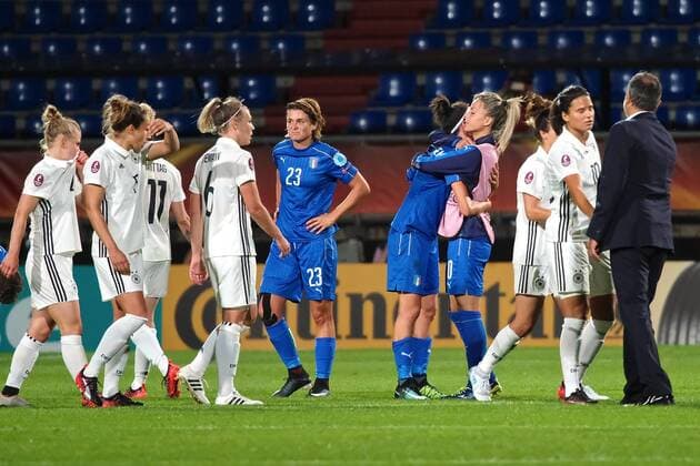 Germany Women v Italy UEFA Women s Euros 2017 Italy manager Antonio Cabrini (right) congratulates Dzsenifer Marozsan of Germany following the UEFA Women s Euros 2017 match at Koning Willem II Stadion, Tilburg Copyright: xKristianxKanex FIL-10422-0078 UK Newspapers OUT