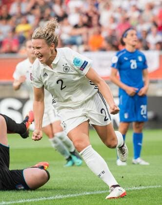 Jubel nach dem Tor zum 1-0: Torschuetzin Josephine Henning (GER) bejubelt ihren Treffer. Vorrunde: Deutschland - Italien in Tilburg am 21.07.2017. UEFA Fussball Frauen Europameisterschaft 2017 in den Niederlanden,