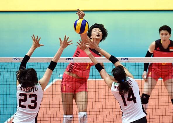 Yuan Xinyue of China spikes against Rika Nomoto, and Ayaka Matsumoto of Japan during the Pool G1-Group 1 match of the FIVB Volleyball World Grand Prix Hong Kong 2017 in Hong Kong, China, 21 July 2017. China defeated Japan 3-1 (25-19, 25-20, 33-35, 25-21). China defeats Japan during FIVB Volleyball World Grand Prix Hong Kong 2017  pbu656152_24