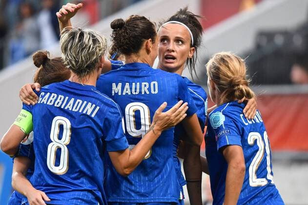 21.07.2017, Koenig Willem II Stadion, Tilburg, NED, UEFA Frauen EM 2017, Deutschland vs Italien, Gruppe B, im Bild Ilaria Mauro of Italy celebrates scoring their first goal to make it Germany 1 Italy 1 Ilaria Mauro of Italy celebrates scoring their first goal to make it Germany 1 Italy 1 during the group B match of UEFA Women s EURO 2017 between Germany and Italy at the Koenig Willem II Stadion in Tilburg, Netherlands on 2017 07 21. Tilburg  EP_fil  