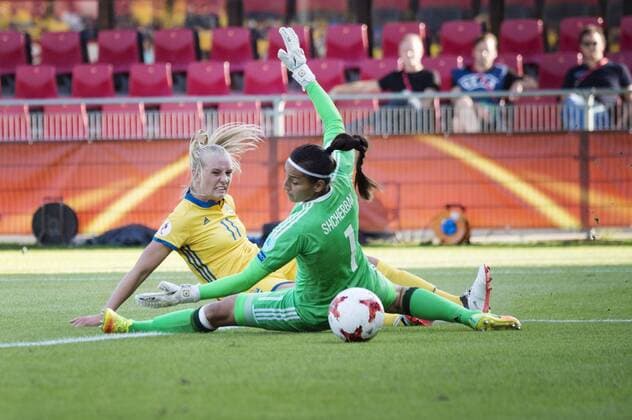 Stina Blackstenius scoring 2-0 Women s Euro 2017, Sweden - Russia, 2-0, De Adelaarhorst Stadion, Deventer, Netherlands, 2017-07-17  xTÄRNHUVUDxANNAx AB_110250501