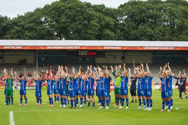the players of Iceland thank the supporters during the UEFA WEURO 2017 Group C group stage match between Iceland and Switzerland at the Vijverberg stadium on July 22, 2017 in Doetinchem, The Netherlands Women: Iceland v Switzerland UEFA WEURO 2017 2017 2018 xVIxVIxImagesx xGerritxvanxKeulenxIVx 8287306