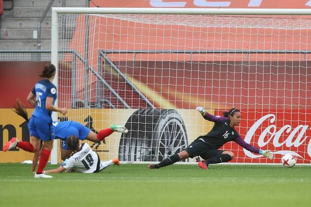 Laura Feiersinger of Austria women, goalkeeper Sarah Bouhaddi of France women during the UEFA WEURO 2017 Group C group stage match between France and Austria at the Galgenwaard Stadium on July 22, 2017 in Utrecht, The Netherlands Women: France v Austria UEFA WEURO 2017 2017 2018 xVIxVIxImagesx xTomxBodexMultimediaxIVx 8288404