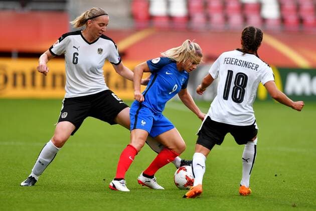 SOCCER - UEFA EURO EM Europameisterschaft Fussball 2017, FRA vs AUT UTRECHT,NETHERLANDS,22.JUL.17 - WOMEN SOCCER - UEFA Women s European Championship EM Europameisterschaft 2017, Group C, France vs Austria. Image shows Katharina Schiechtl (AUT), Amandine Henry (FRA) and Laura Feiersinger (AUT). GEPAxpictures xFlorianxErtl