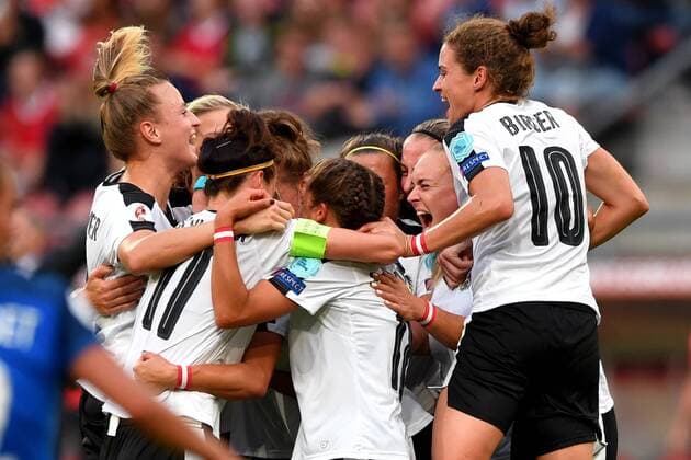 SOCCER - UEFA EURO EM Europameisterschaft Fussball 2017, FRA vs AUT UTRECHT,NETHERLANDS,22.JUL.17 - WOMEN SOCCER - UEFA Women s European Championship EM Europameisterschaft 2017, Group C, France vs Austria. Image shows the rejoicing of AUT. GEPAxpictures xFlorianxErtl