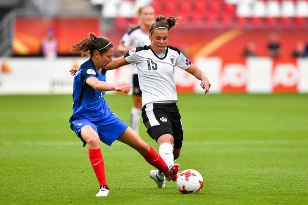 SOCCER - UEFA EURO EM Europameisterschaft Fussball 2017, FRA vs AUT UTRECHT,NETHERLANDS,22.JUL.17 - WOMEN SOCCER - UEFA Women s European Championship EM Europameisterschaft 2017, Group C, France vs Austria. Image shows Elise Bussaglia (FRA) and Nicole Billa (AUT). GEPAxpictures xFlorianxErtl
