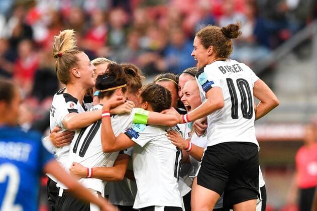 SOCCER - UEFA EURO EM Europameisterschaft Fussball 2017, FRA vs AUT UTRECHT,NETHERLANDS,22.JUL.17 - WOMEN SOCCER - UEFA Women s European Championship EM Europameisterschaft 2017, Group C, France vs Austria. Image shows the rejoicing of AUT. GEPAxpictures xFlorianxErtl