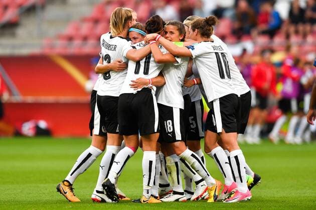 SOCCER - UEFA EURO EM Europameisterschaft Fussball 2017, FRA vs AUT UTRECHT,NETHERLANDS,22.JUL.17 - WOMEN SOCCER - UEFA Women s European Championship EM Europameisterschaft 2017, Group C, France vs Austria. Image shows the rejoicing of AUT. GEPAxpictures xFlorianxErtl