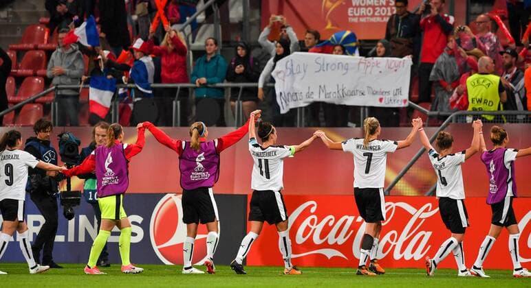 SOCCER - UEFA EURO EM Europameisterschaft Fussball 2017, FRA vs AUT UTRECHT,NETHERLANDS,22.JUL.17 - WOMEN SOCCER - UEFA Women s European Championship EM Europameisterschaft 2017, Group C, France vs Austria. Image shows the rejoicing of AUT. GEPAxpictures xFlorianxErtl