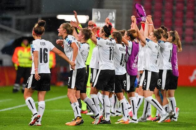 SOCCER - UEFA EURO EM Europameisterschaft Fussball 2017, FRA vs AUT UTRECHT,NETHERLANDS,22.JUL.17 - WOMEN SOCCER - UEFA Women s European Championship EM Europameisterschaft 2017, Group C, France vs Austria. Image shows the rejoicing of AUT. GEPAxpictures xFlorianxErtl