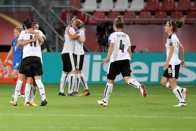 Spielerinnen aus Österreich, österreichische Fußballerinnen, jubeln über das Unentschieden, Freude, Jubel, Remis, Fussball, UEFA Women s EURO 2017, Frankreich - Österreich, xozx