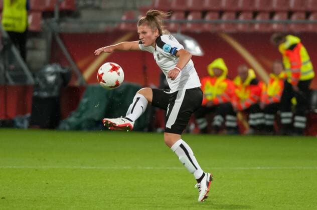 Viktoria Pinther (Österreich, Austria, 4) Freisteller, Einzelbild, Aktion, single photo, Fussball, UEFA Women s EURO 2017, Frankreich - Österreich, xobx