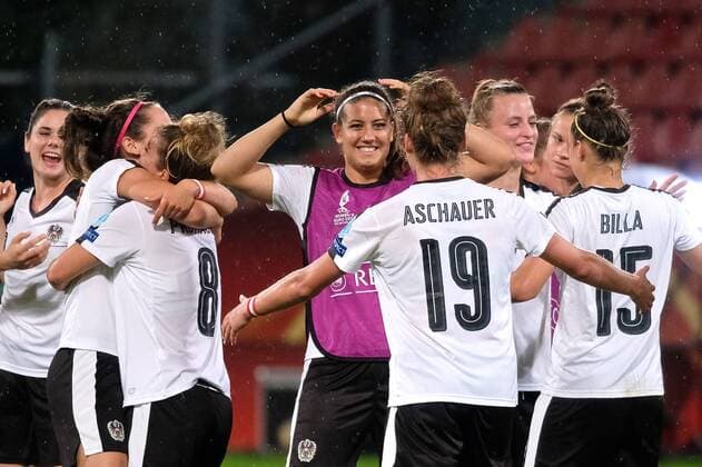 France v Austria UEFA Women s Euros 2017 Austria players celebrate following the UEFA Women s Euros 2017 match at Stadion Galgenwaard, Utrecht Copyright: xKristianxKanex FIL-10427-0061 UK Newspapers OUT