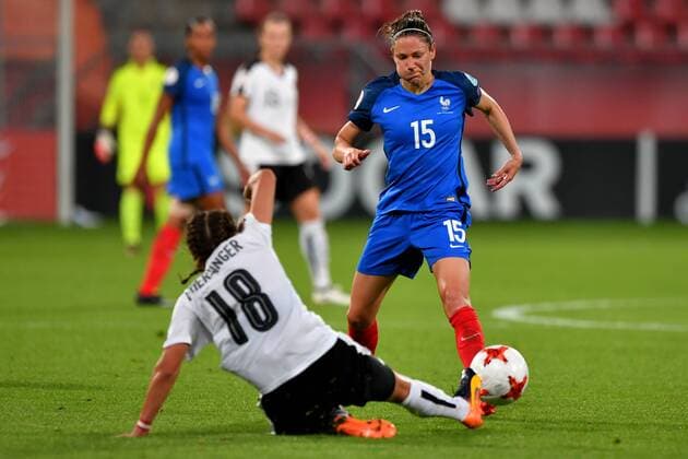 SOCCER - UEFA EURO EM Europameisterschaft Fussball 2017, FRA vs AUT UTRECHT,NETHERLANDS,22.JUL.17 - WOMEN SOCCER - UEFA Women s European Championship EM Europameisterschaft 2017, Group C, France vs Austria. Image shows Laura Feiersinger (AUT) and Elise Bussaglia (FRA). GEPAxpictures xFlorianxErtl