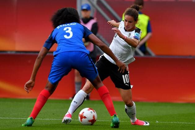 SOCCER - UEFA EURO EM Europameisterschaft Fussball 2017, FRA vs AUT UTRECHT,NETHERLANDS,22.JUL.17 - WOMEN SOCCER - UEFA Women s European Championship EM Europameisterschaft 2017, Group C, France vs Austria. Image shows Wendie Renard (FRA) and Nina Burger (AUT). GEPAxpictures xFlorianxErtl