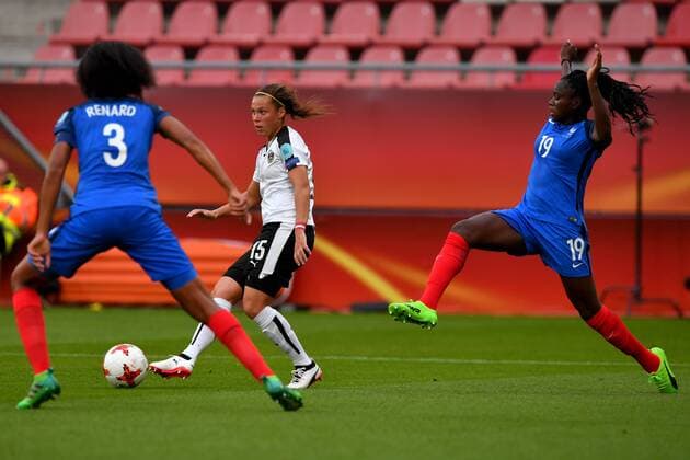 SOCCER - UEFA EURO EM Europameisterschaft Fussball 2017, FRA vs AUT UTRECHT,NETHERLANDS,22.JUL.17 - WOMEN SOCCER - UEFA Women s European Championship EM Europameisterschaft 2017, Group C, France vs Austria. Image shows Wendie Renard (FRA), Nicole Billa (AUT) and Griedge M Bock Bathy (FRA). GEPAxpictures xFlorianxErtl