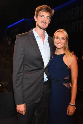 Tibor Pleiss mit Freundin Verleihung des Bayerischen Sportpreis 2017 Auszeichnung, Ehrung, Preis BMW Welt München 22. Juli 2017