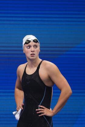 170723 USA:s Katie Ledecky efter att ha tävlat i kvalet pa 400 meter frisim under sim-VM den 23 juli 2017 i Budapest.  Copyright: JOELxMARKLUND BB170723JM052