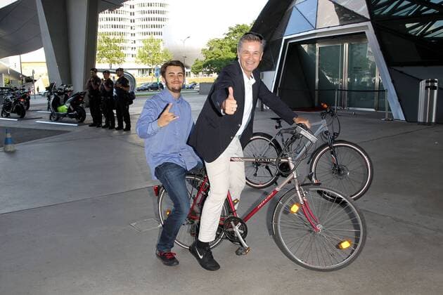 Timothy Peach und sein Sohn Nelson bei der Ankunft zur Verleihung Bayerischer Sportpreis am 22.07.2017 in München Verleihung Bayerischer Sportpreis 2017 in Muenchen 