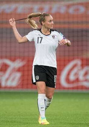 Sarah Puntigam (AUT) Vorrunde: Frankreich - Oesterreich in Utrecht am 22.07.2017. UEFA Fussball Frauen Europameisterschaft 2017 in den Niederlanden,