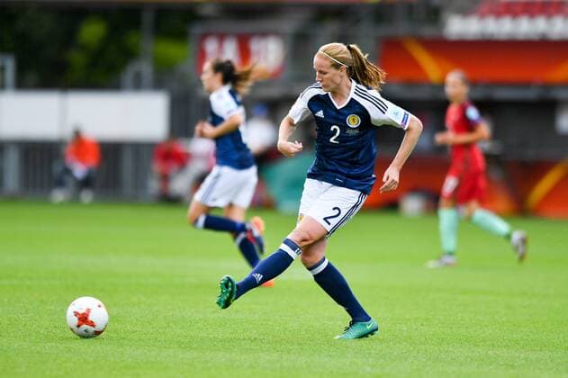 Vaila Barsley (Schottland , Scotland) (2) spielt einen Pass, Fussball, UEFA Women s EURO 2017, Schottland - Portugal, xmkx