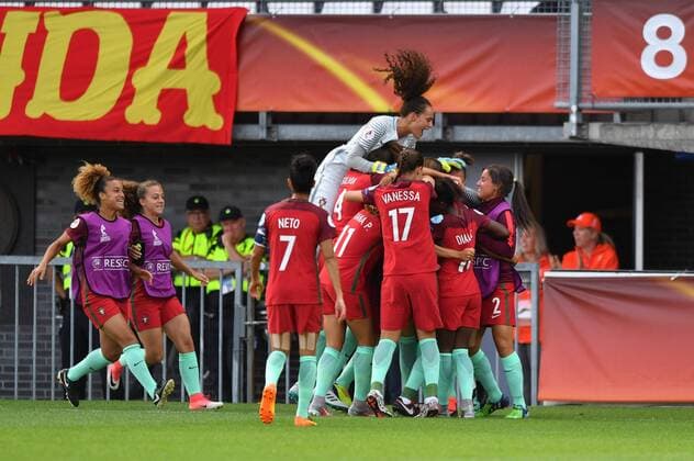 Jubel, Freuen, celebrate, happy, cheer , Goal Celebration Portugal an Seitenauslinie nach 0:1, Fussball, UEFA Women s EURO 2017, Schottland - Portugal, xmkx