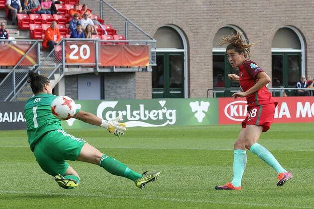 goalkeeper Gemma Fay of Scotland women, Carolina Mendes of Portugal women during the UEFA WEURO 2017 Group D group stage match between Scotland and Portugal at the Sparta stadium Het Kasteel on July 23, 2017 in Rotterdam, The Netherlands Women: Scotland v Portugal UEFA WEURO 2017 2017 2018 xVIxVIxImagesx xTomxBodexMultimediaxIVx 8296082