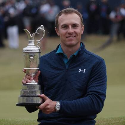 Themen der Woche - SPORT Bilder des Tages - SPORT American Jordan Spieth holds the Claret jug after victory at the 146th Open Championship at Royal Birkdale Golf Club, Southport on July 23, 2017. Spieth won in a combined score of 268, twelve under par.  LON2017072395 HUGOxPHILPOTT
