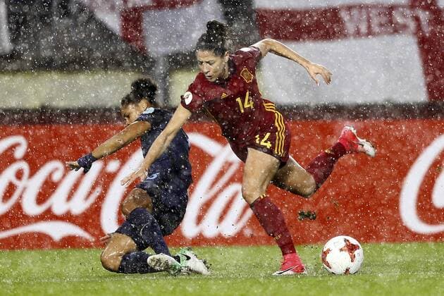 Spain s player Vicky Losada (R) vies for the ball with England s Demi Stokes during the second match of the UEFA Women s Championship 2017 s groups phase at the Rat Verlegh Stadium, in Breda, Holland. ENGLAND VS SPAIN !ACHTUNG: NUR REDAKTIONELLE NUTZUNG!  Copyright: xVincentxJanninkx GRA237 20170723-636364481163817208