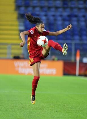 Bilder des Tages - SPORT 23.07.2017 xcex Niederlande, Holland, Breda, Fussball, Frauenfussball, Nationalmannschaft, Europameisterschaft der Frauen, UEFA Womens Euro 2017, Frauenfussball EM England gegen Spanien Leila Ouhabi (Spanien) bei der Ballannahme