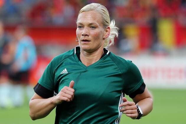 Bibiana Steinhaus (Schiedsrichterin, Deutschland) bei ihrem zweiten Einsatz, Einzelbild, Aktion, Action, Fussball, UEFA Women s EURO 2017, Belgien - Niederlande, xozx