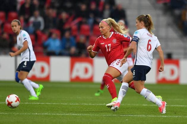 Fußball, Frauen EM, Norwegen - Dänemark Maren Naevdal Mjelde (Mjelde, Norwegen, Norway) (6) spielt den Ball tief, Fussball, UEFA Women s EURO 2017, Norwegen - Dänemark, xmkx