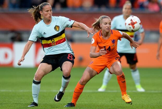 Fußball, Frauen EM, Belgien - Niederlande Belgium s Lenie Onzia and Dutch Jackie Groenen pictured in action during a soccer game between Belgian national women s soccer team Red Flames and The Netherlands, the third game in group A in the group stage of the Women s European Championship EM Europameisterschaft 2017 in the Netherlands, Monday 24 July 2017 in Tilburg, The Netherlands. DAVIDxCATRY  x05138153x