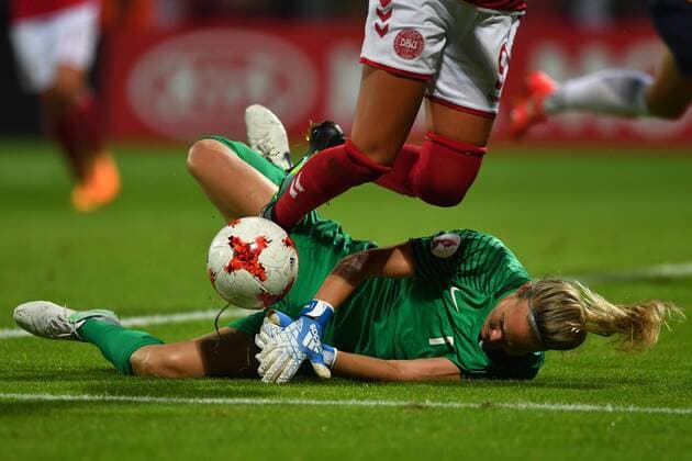 SOCCER - UEFA EURO EM Europameisterschaft Fussball 2017, NOR vs DEN DEVENTER,NETHERLANDS,24.JUL.17 - WOMEN SOCCER - UEFA Women s European Championship EM Europameisterschaft 2017, Group A, Norway vs Denmark. Image shows Ingrid Hjelmseth (NOR). Keywords: injury. GEPAxpictures xFlorianxErtl