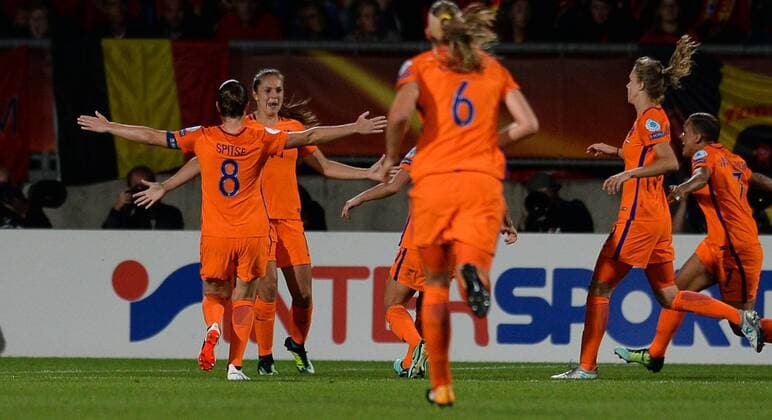 Dutch Lieke Martens (2L) celebrates with her teammates after scoring during a soccer game between Belgian national women s soccer team Red Flames and The Netherlands, the third game in group A in the group stage of the Women s European Championship EM Europameisterschaft 2017 in the Netherlands, Monday 24 July 2017 in Tilburg, The Netherlands. DAVIDxCATRY  x05138172x