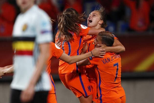 (L-R) Lorca van de Putte of Belgium women, Danielle van de Donk of Holland Women, Lieke Martens of Holland Women, Shanice van de Sanden of Holland Women during the UEFA WEURO 2017 Group A group stage match between Belgium and The Netherlands at Koning Willem II stadium on July 24, 2017 in Tilburg, The Netherlands Women: Belgium v The Netherlands UEFA WEURO 2017 2017 2018 xVIxVIxImagesx xMauricexvanxSteenxIVx 8305446