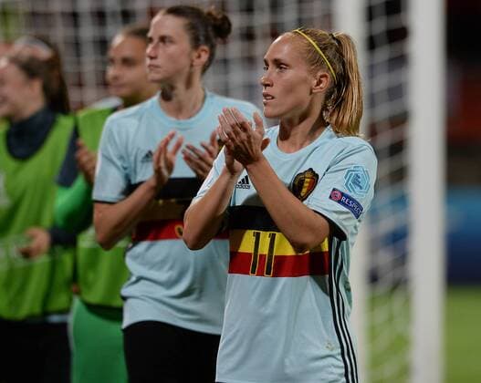Belgium s Janice Cayman thanks the fans after a soccer game between Belgian national women s soccer team Red Flames and The Netherlands, the third game in group A in the group stage of the Women s European Championship EM Europameisterschaft 2017 in the Netherlands, Monday 24 July 2017 in Tilburg, The Netherlands. DAVIDxCATRY  x05138196x