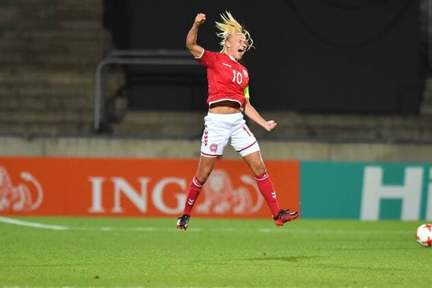 Jubel, Freuen, celebrate, happy, cheer , Goal Celebration , Springt vor Freude in die Luft Pernille Harder (Daenemark, Denmark) (10), Fussball, UEFA Women s EURO 2017, Norwegen - Dänemark, xmkx