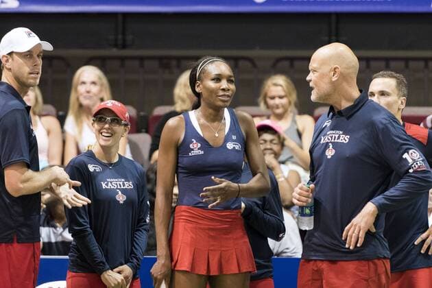 July 24, 2017 - Philadelphia, Pennsylvania, U.S - Tennis legend, VENUS WILLIAMS, talking to her coach, MURPHY JENSEN, at St. Joseph s Hagen Arena in Philadelphia PA. Tennis 2017 Venus Williams Plays WTT In Philadelphia - ZUMArf1_ 20170724_zaf_rf1_011 Copyright: xRickyxFitchettx