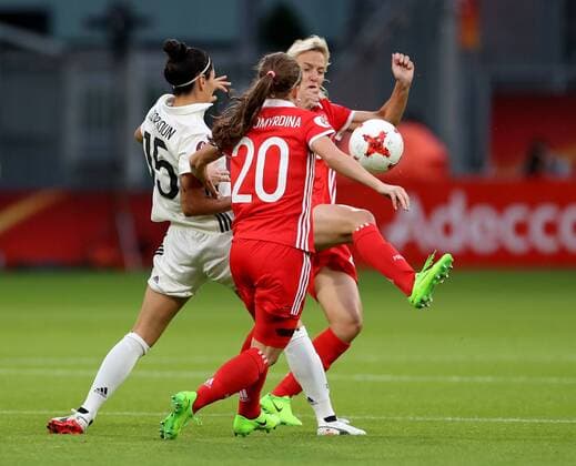 Niederlande, Utrecht, Stadion Galgenwaard, 25.07.2017, Fußball, UEFA WEURO, Russland - Deutschland Bild: v. lk. Sara Doorsoun (Deutschland, 15), Margarita Chernomyrdina (Russia, 20) und Elena Morozova (Russia, 23) Copyright: HMBxMedia xHeikoxBecker