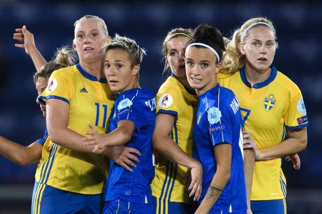 Bilder des Tages - SPORT Fußball, Frauen EM, Schweden - Italien 170725 Sveriges Stina Blackstenius, Italiens Federica Di Criscio, Sveriges Hanna Folkesson, Italiens Barbara Bonansea och Sveriges Lisa Dahlkvist i matchen mellan Sverige och Italien under dag 10 av fotbolls-EM den 25 juli 2017 i Doetinchem.  Copyright: CARLxSANDIN BB170725CS125