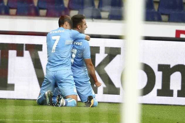 SOCCER - UEFA CL quali, RBS vs Rijeka SALZBURG,AUSTRIA,26.JUL.17 - SOCCER - UEFA Champions League qualification, Red Bull Salzburg vs HNK Rijeka. Image shows the rejoicing of Zoran Kvrzic and Mario Gavranovic (Rijeka). GEPAxpictures xFelixxRoittner