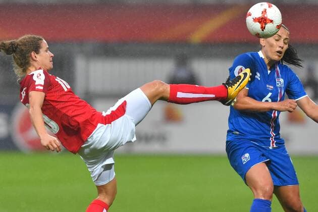 SOCCER - UEFA EURO EM Europameisterschaft Fussball 2017, ISL vs AUT ROTTERDAM,NETHERLANDS,26.JUL.17 - WOMEN SOCCER - UEFA Women s European Championship EM Europameisterschaft 2017, Group C, Iceland vs Austria. Image shows Nina Burger (AUT) and Holmfridur Magnusdottir (ISL). GEPAxpictures xFlorianxErtl