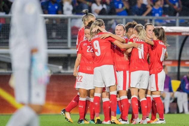 Switzerland celebrate a goal of Ana-Maria Crnogorcevic of Switzerland women during the UEFA WEURO 2017 Group C group stage match between Switzerland and France at the Rat Verlegh stadium on July 26, 2017 in Breda, The Netherlands Women: Switzerland v France UEFA WEURO 2017 2017 2018 xVIxVIxImagesx xGerritxvanxKeulenxIVx 8317068