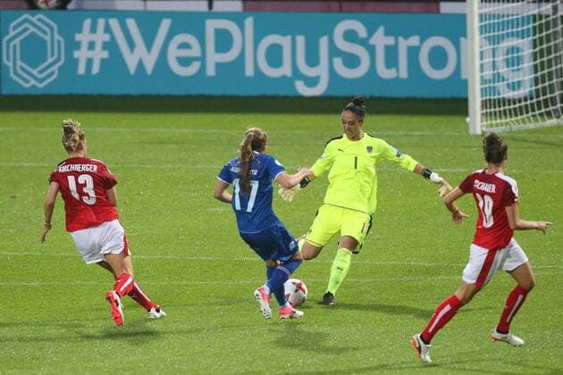 Virginia Kirchberger of Austria women, Agla Maria Albertsdottir of Iceland women, goalkeeper Manuela Zinsberger of Austria women, Verena Aschauer of Austria women during the UEFA WEURO 2017 Group C group stage match between Iceland and Austria at the Sparta stadium Het Kasteel on July 26, 2017 in Rotterdam, The Netherlands Women: Iceland v Austria UEFA WEURO 2017 2017 2018 xVIxVIxImagesx xTomxBodexMultimediaxIVx 8317240